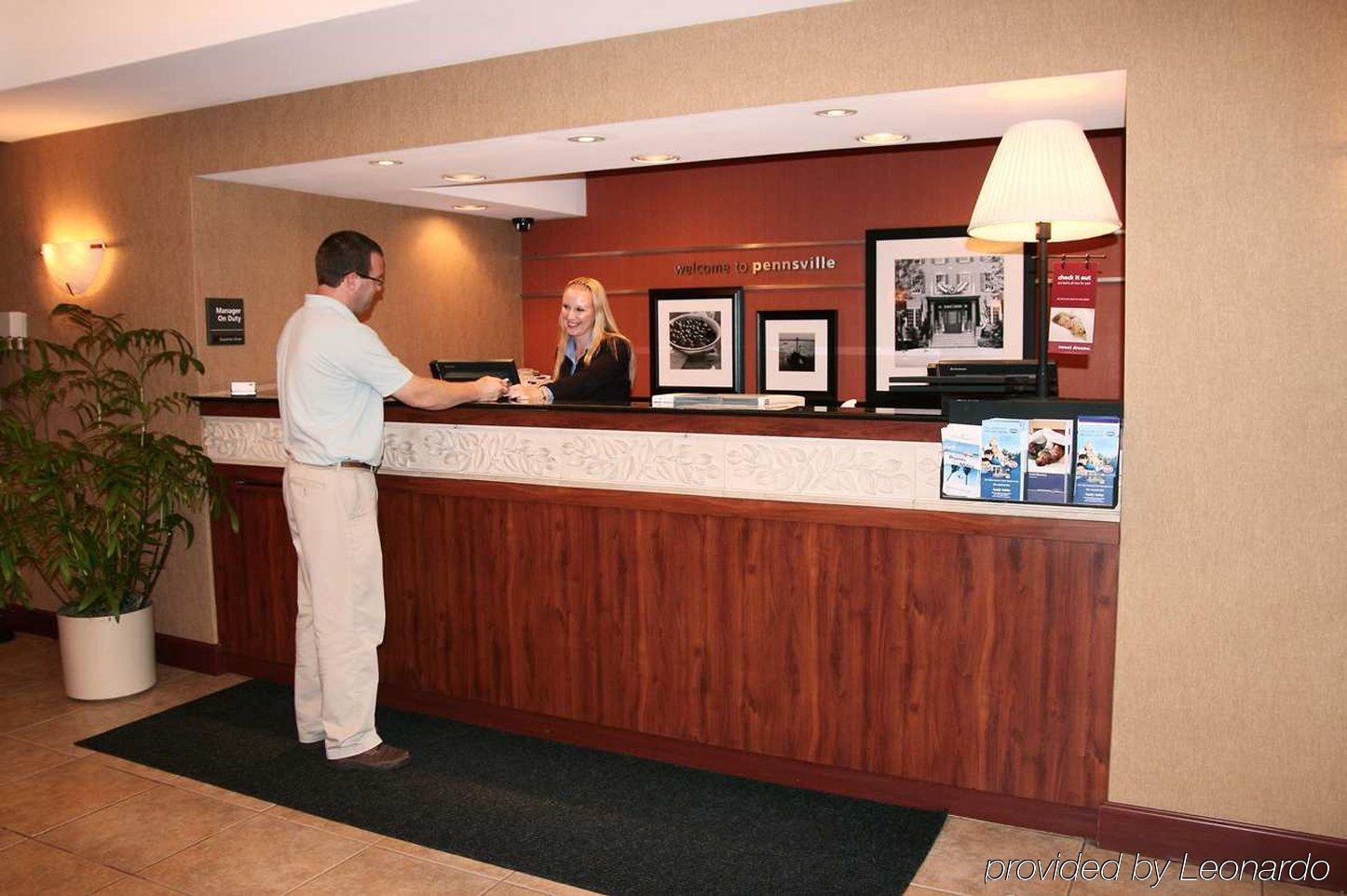 Hampton Inn Pennsville מראה פנימי תמונה